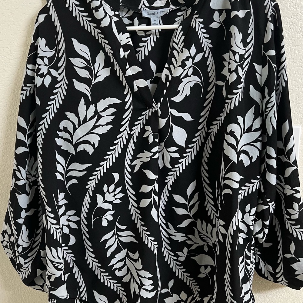Floral & Ivy Black and White Women's Blouse